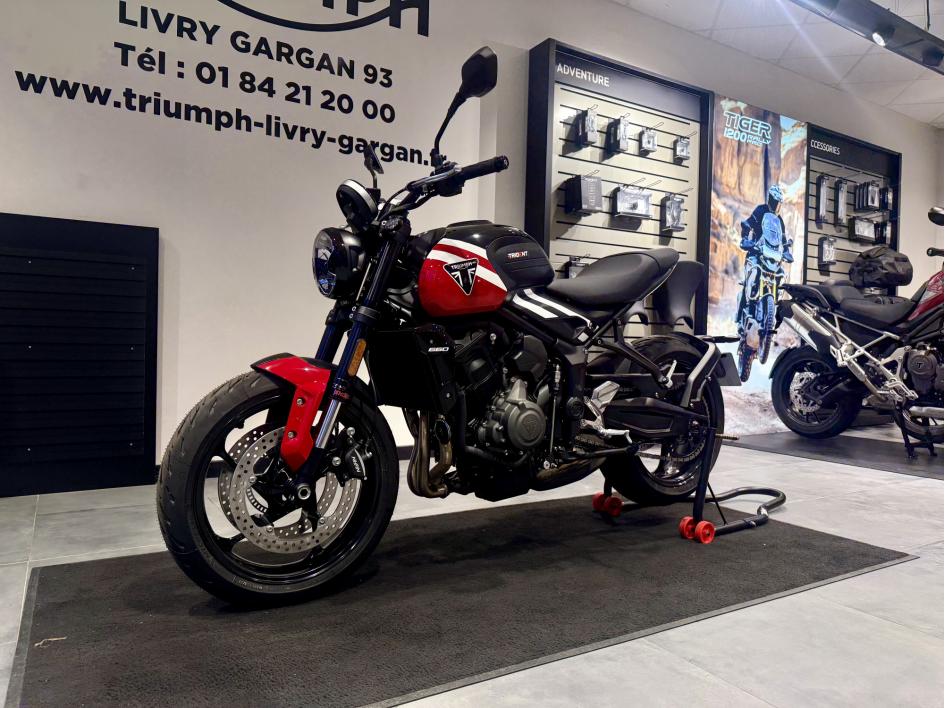 TRIUMPH TRIDENT 660