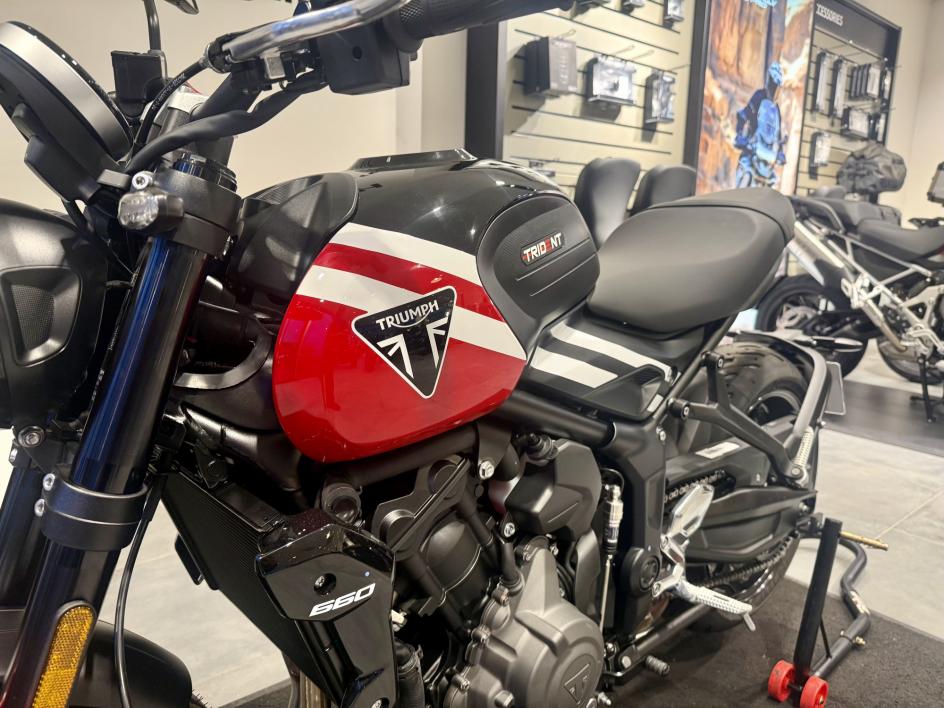 TRIUMPH TRIDENT 660