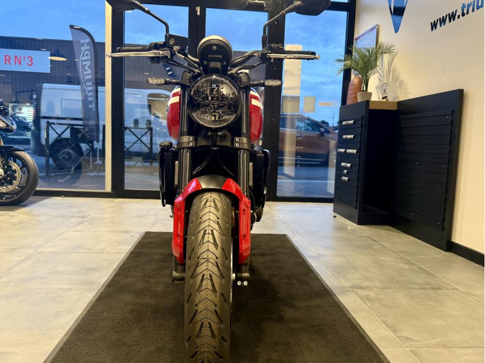 TRIUMPH TRIDENT 660