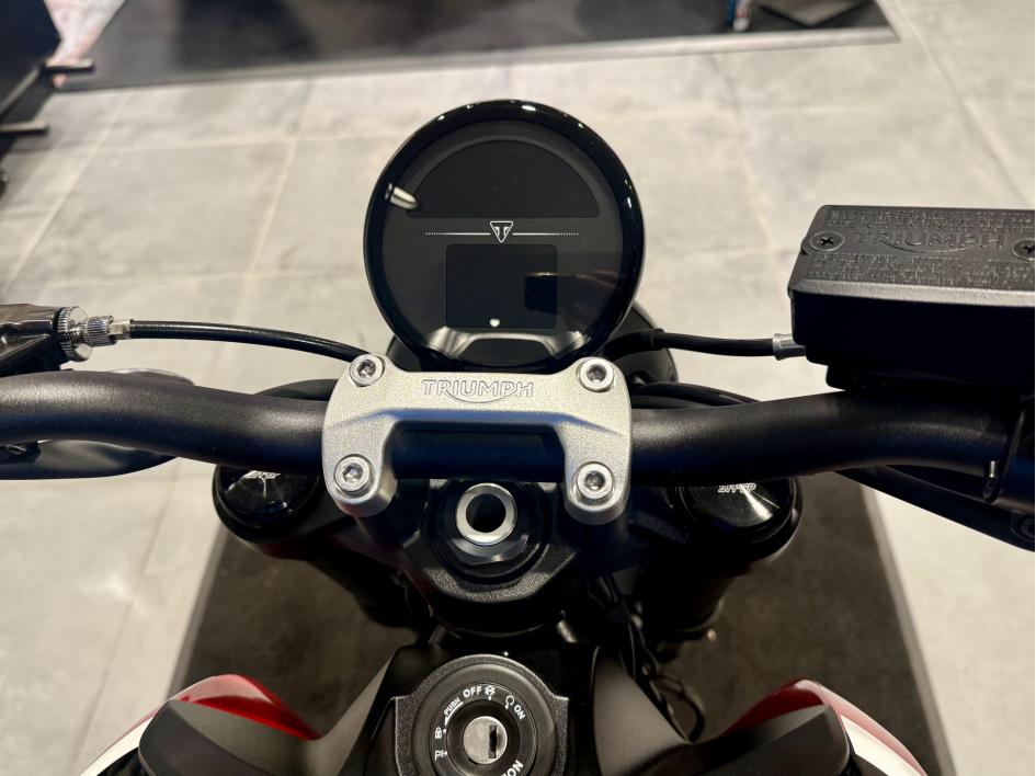 TRIUMPH TRIDENT 660