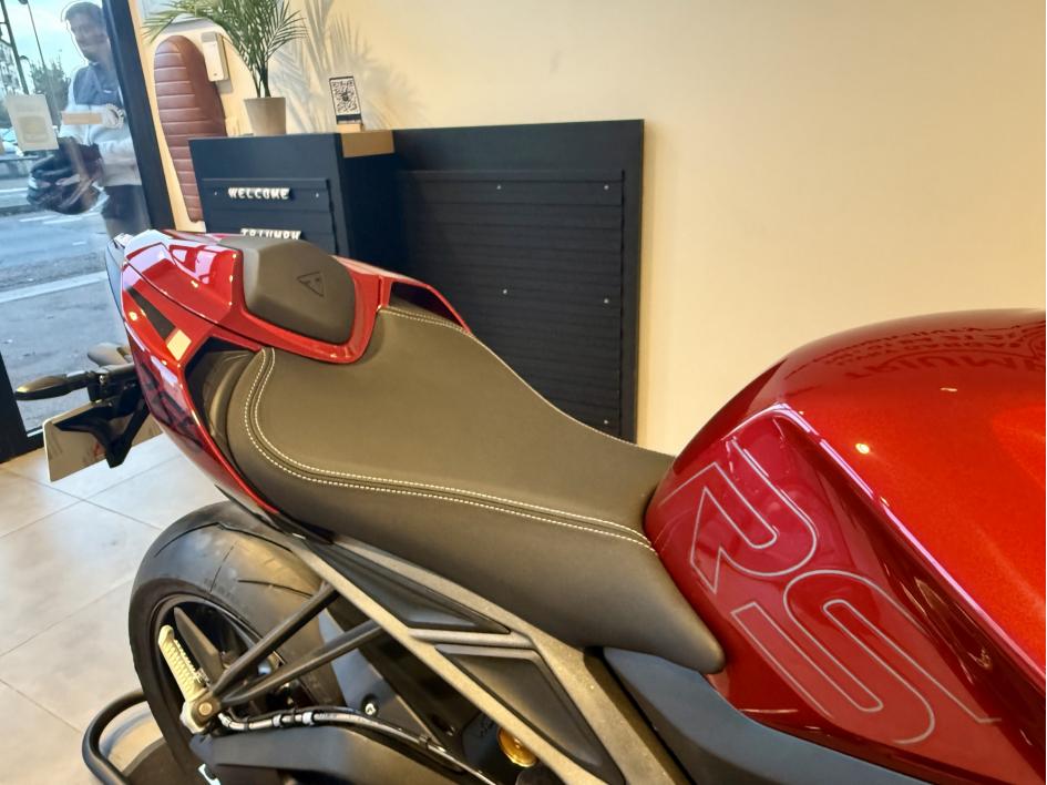 TRIUMPH STREET TRIPLE 765 RS