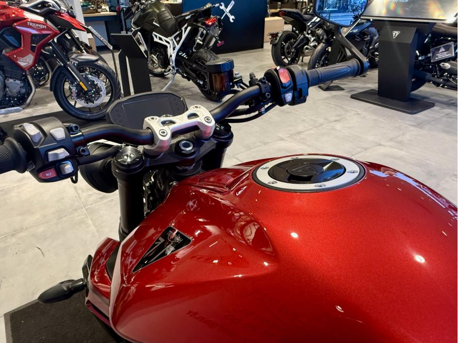 TRIUMPH STREET TRIPLE 765 RS