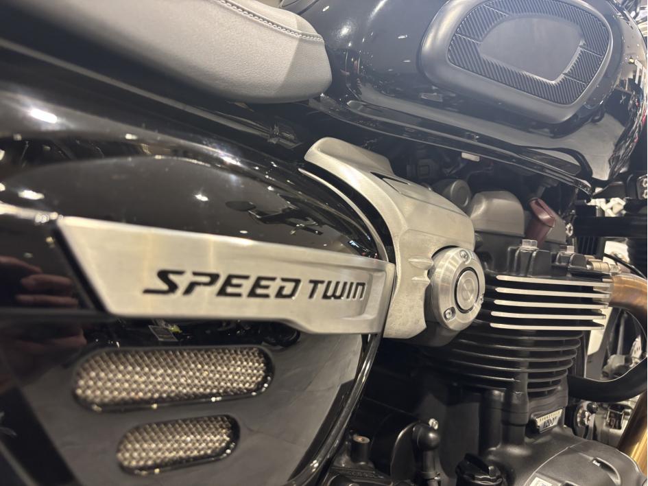 TRIUMPH SPEED TWIN 1200