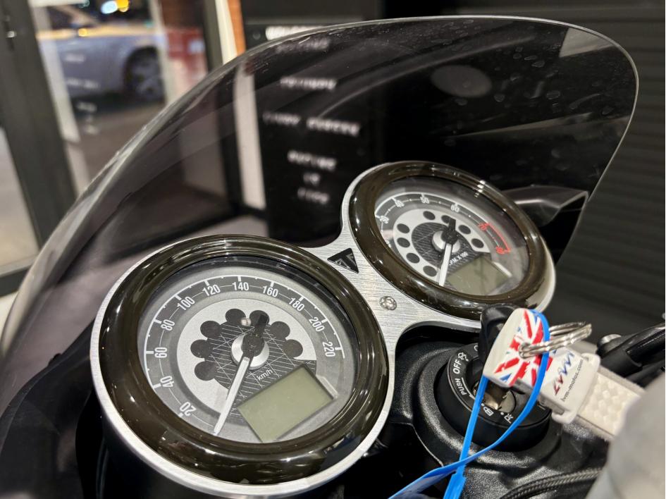 TRIUMPH SPEED TWIN 1200