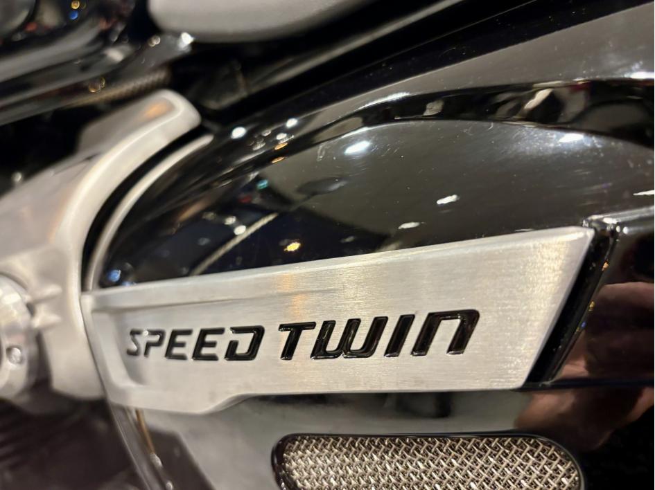 TRIUMPH SPEED TWIN 1200