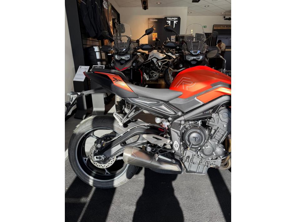 Triumph Street Triple 765 R – Matt Baja Orange – 2025 – 1ère main