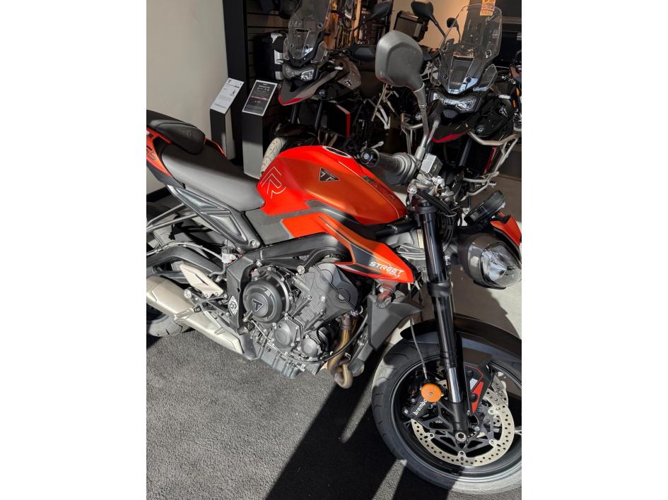 Triumph Street Triple 765 R – Matt Baja Orange – 2025 – 1ère main