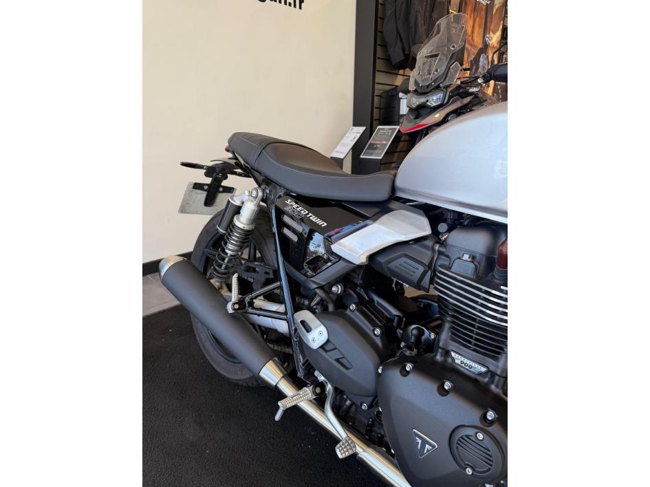 TRIUMPH SPEED TWIN 900