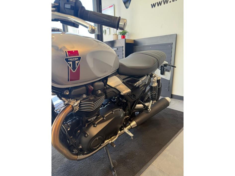 TRIUMPH SPEED TWIN 900