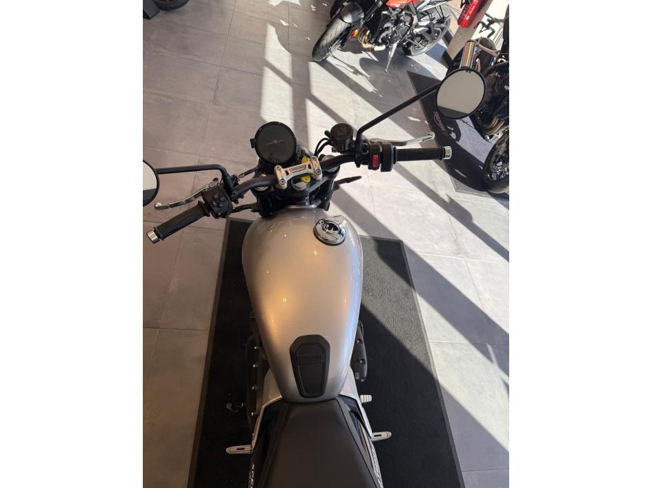 TRIUMPH SPEED TWIN 900