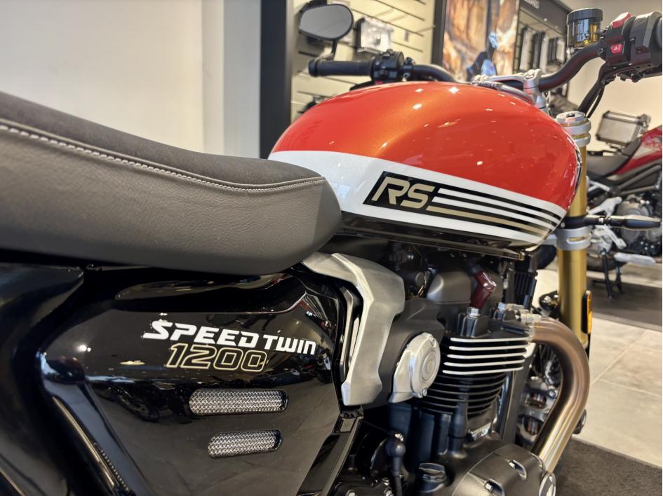TRIUMPH SPEED TWIN 1200