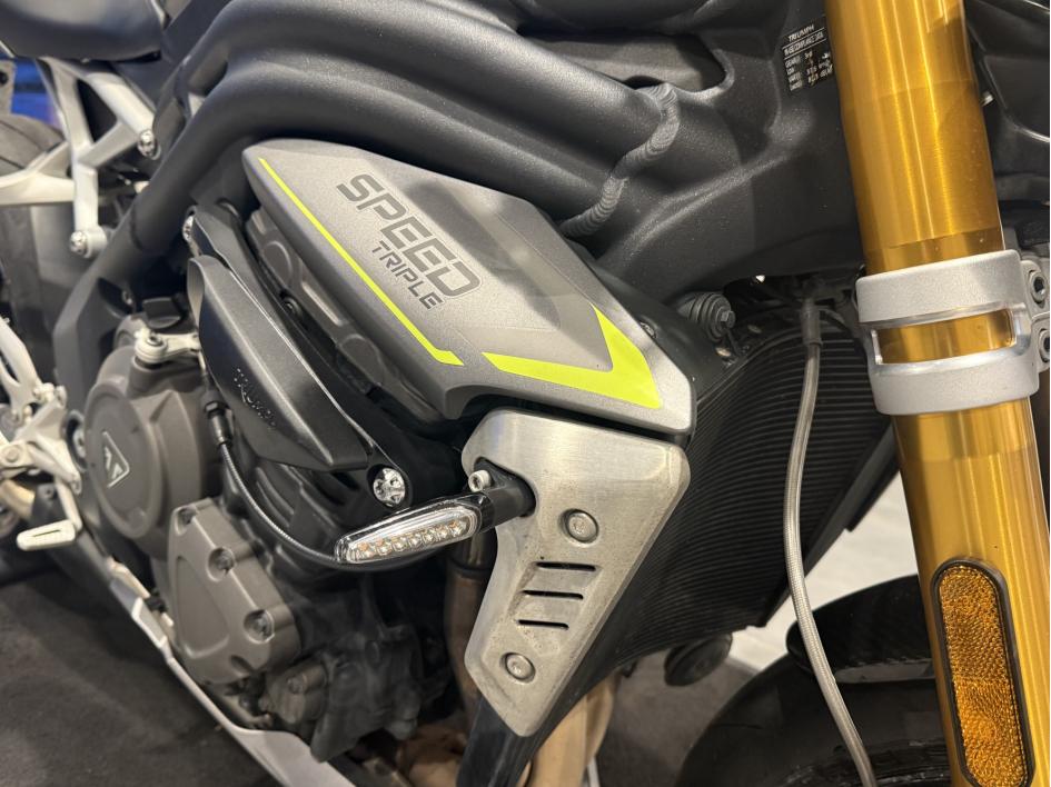 TRIUMPH SPEED TRIPLE 1200 RS