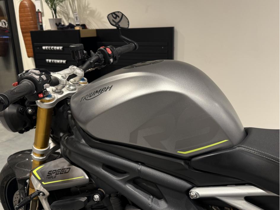 TRIUMPH SPEED TRIPLE 1200 RS